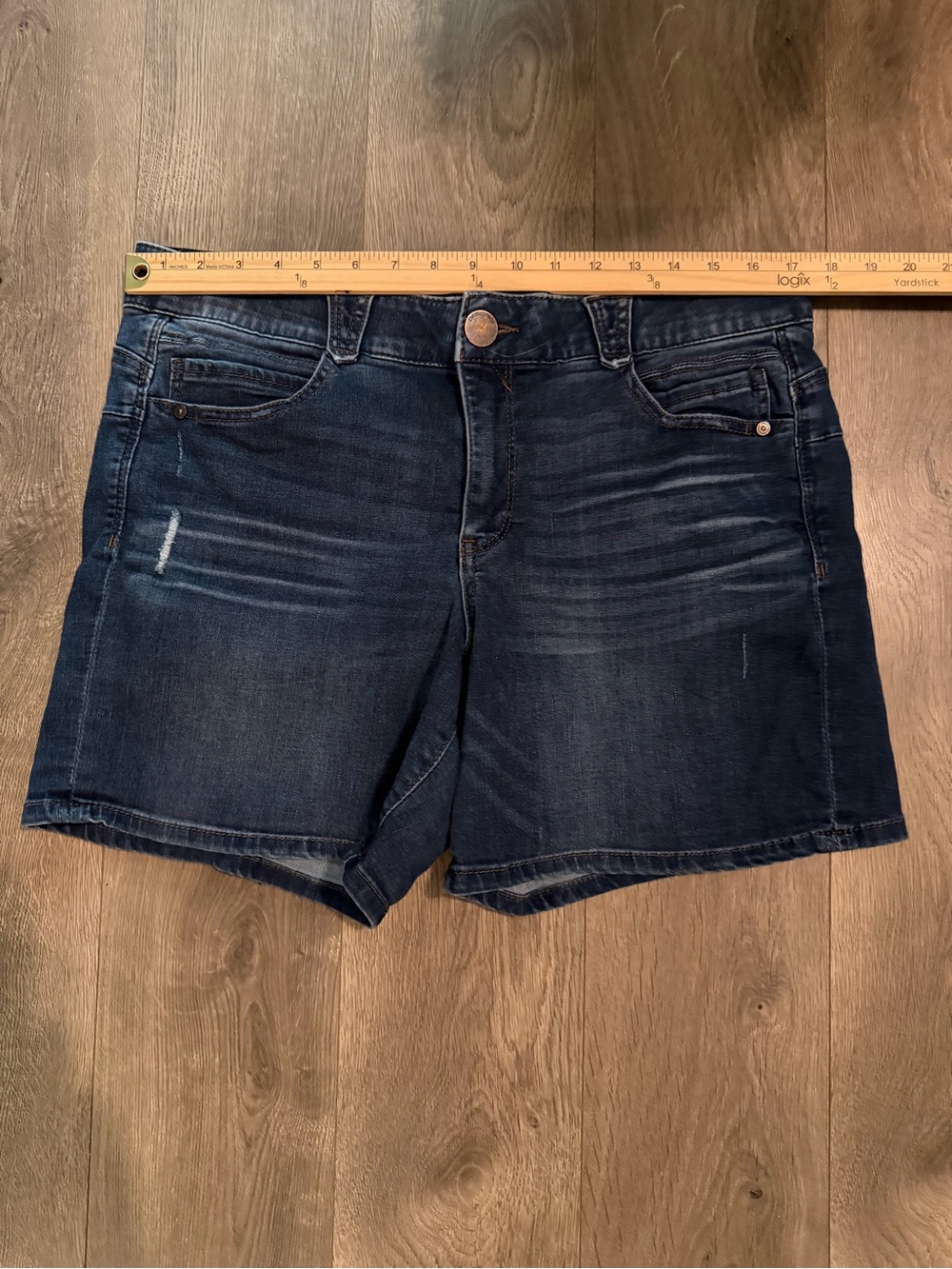 Democracy Absolution Denim Shorts Women’s Size 14 Dark Wash Stretch Mid Rise - Picture 3 of 8